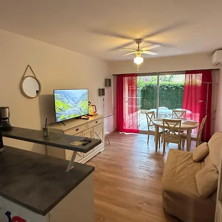 Quiet Ground-floor Apartment, With Swimming Pool 아파트 망들리유 라 나플