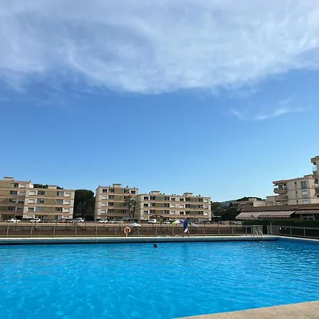Quiet Ground-floor Apartment, With Swimming Pool Apartment *