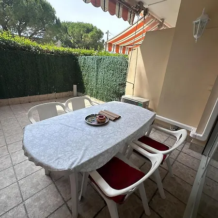 Quiet Ground-floor Apartment, With Swimming Pool